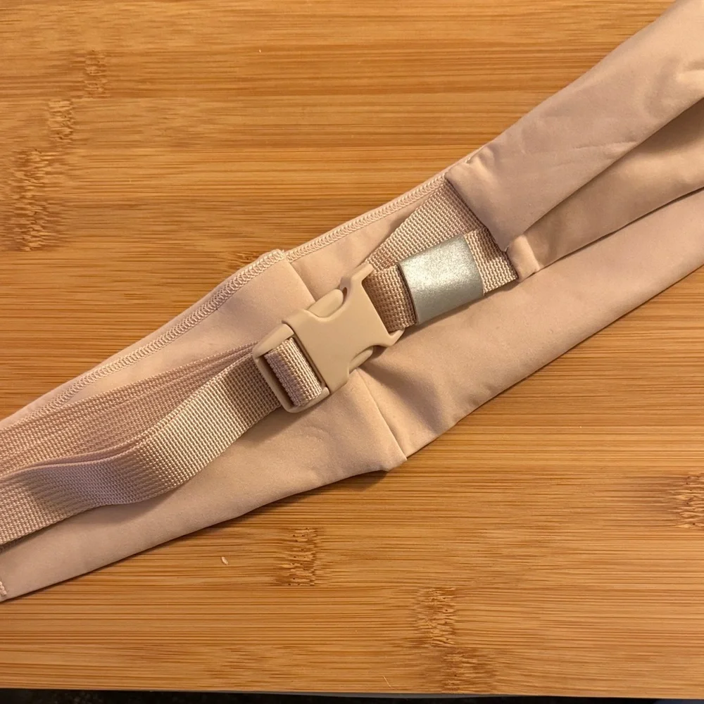 Lululemon Fast and Free Running Belt - Picture 2 of 4